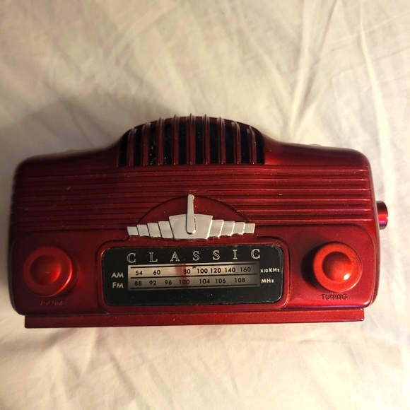 Two Vintage Transistor Radios - Picture 1 of 12